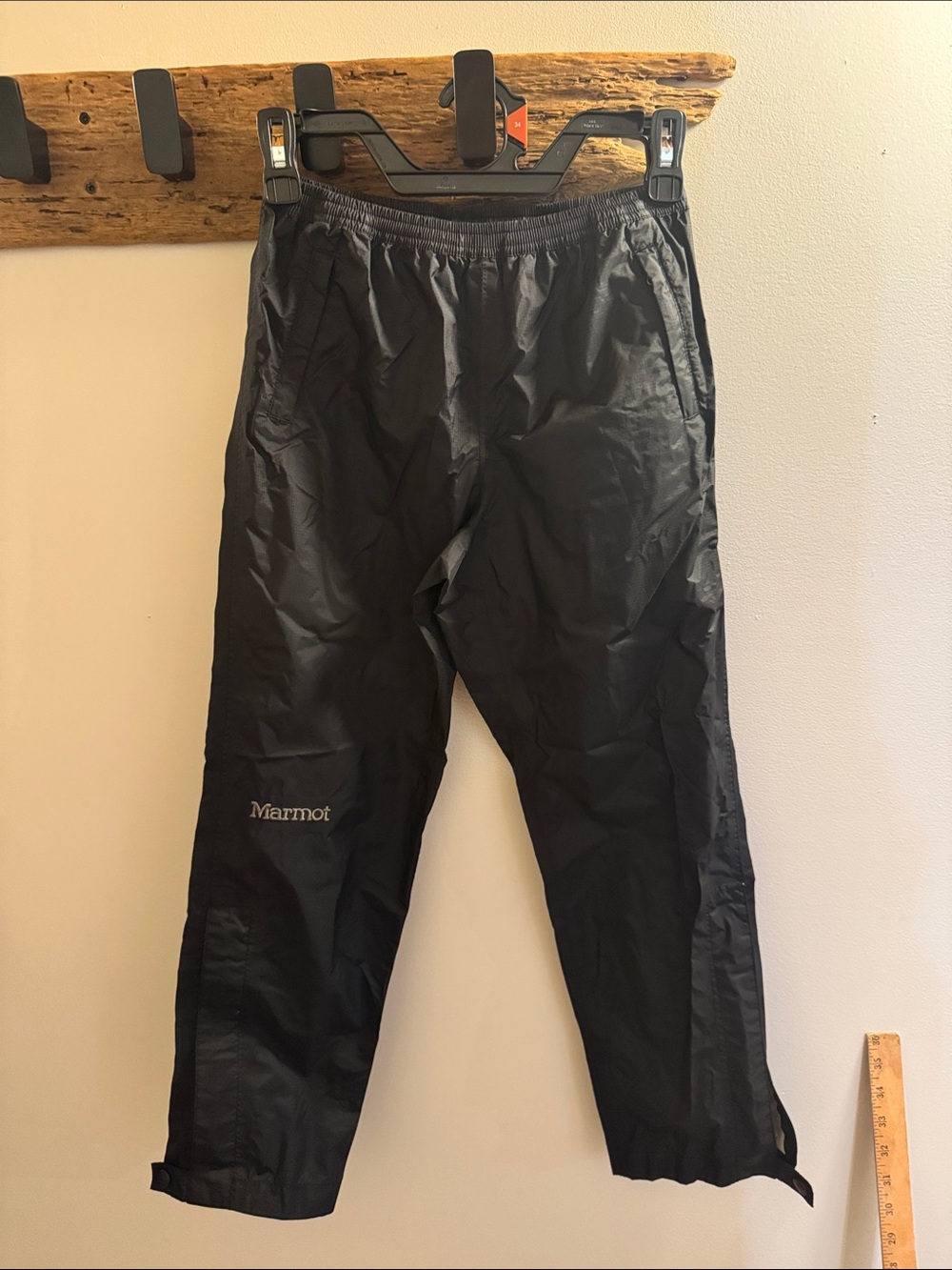 Marmot kid’s size M (8/10) black Packable Rain Pants EUC